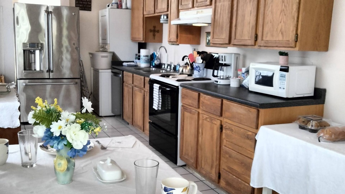 Brenham Apartment | Large, charming 2-bedroom apartment with modern amenities within a historic home