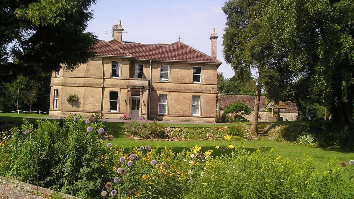 Clutton House | Large country house near Bath, SW England. Sleeps groups 15 - 24 (max 30).