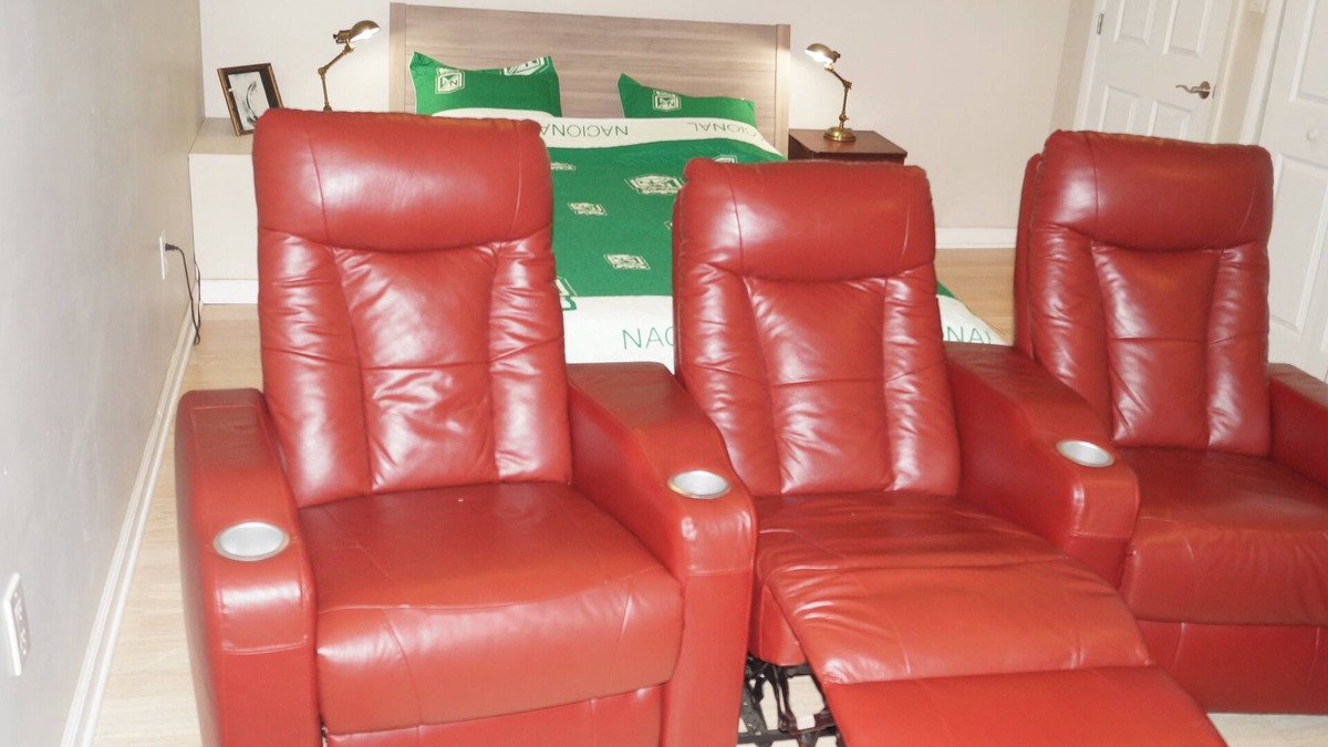 Ampere House | Large Comfortable Private Cozy 1BR steps from NYC!