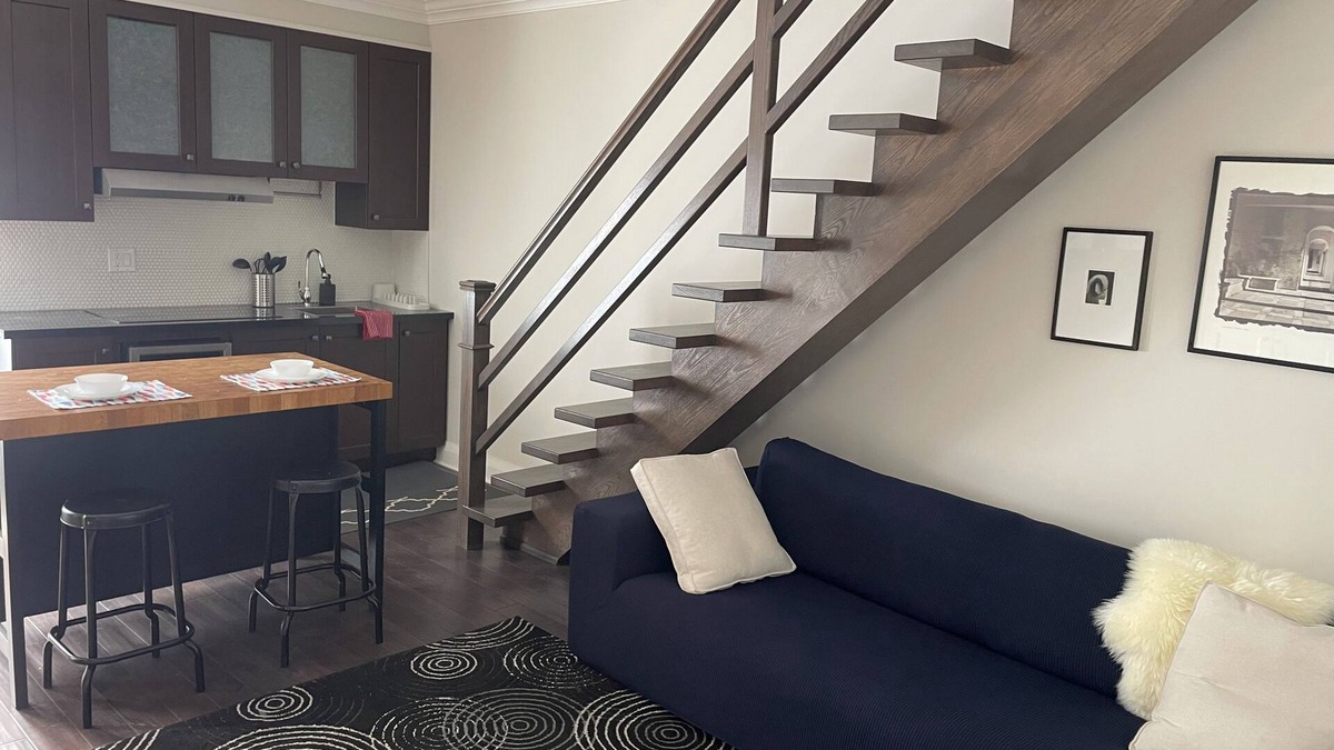 Mount Dennis House | Large Contemporary Fully Furnished One Bedroom with on Suite Bathroom