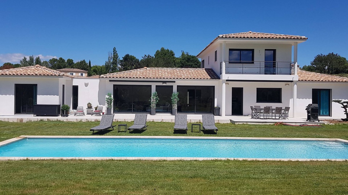 Cabries House | Large contemporary villa with heated pool 10 min from Aix en Provence