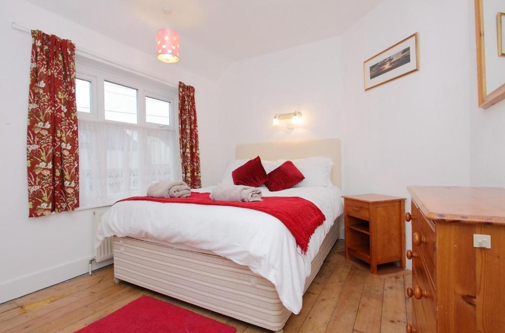 Andover House | Large Cosy House Ideal for Corporate Lets