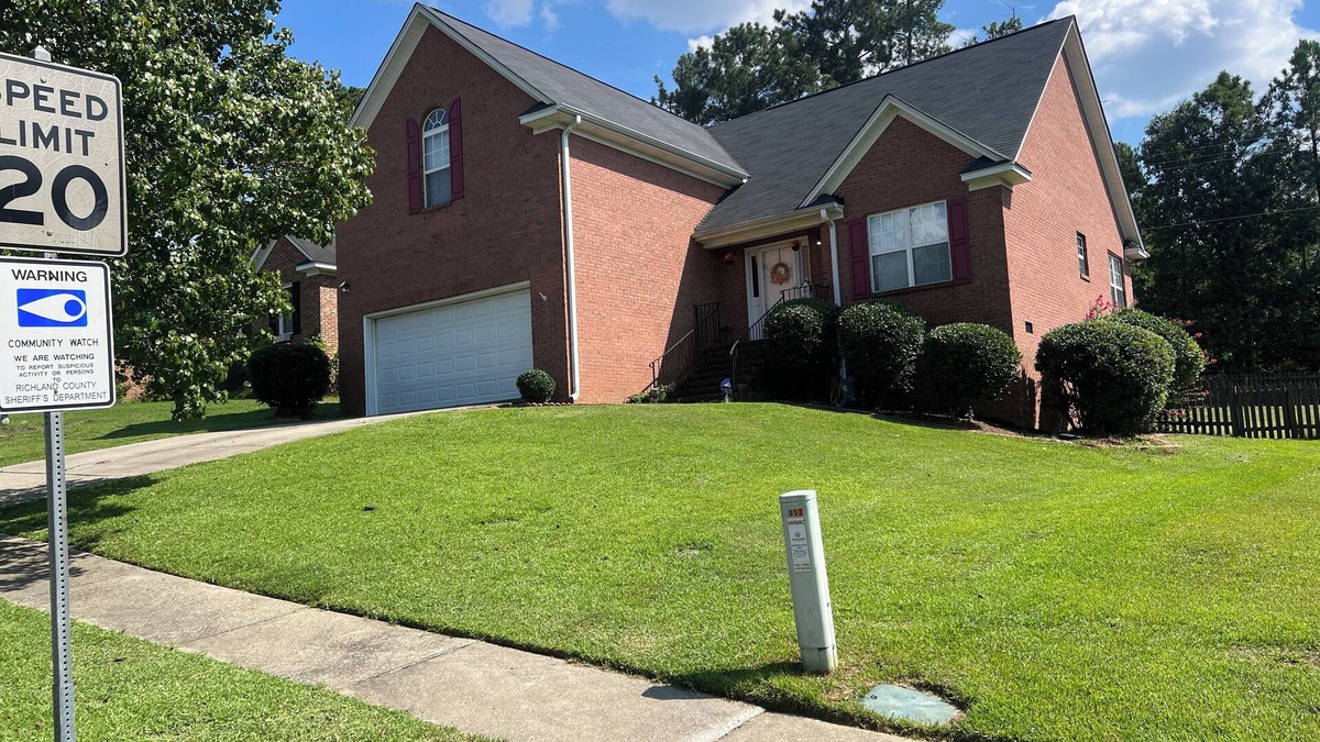 Huntcliff House | Large cozy 3-bedroom house in awesome Columbia with AC, WiFi