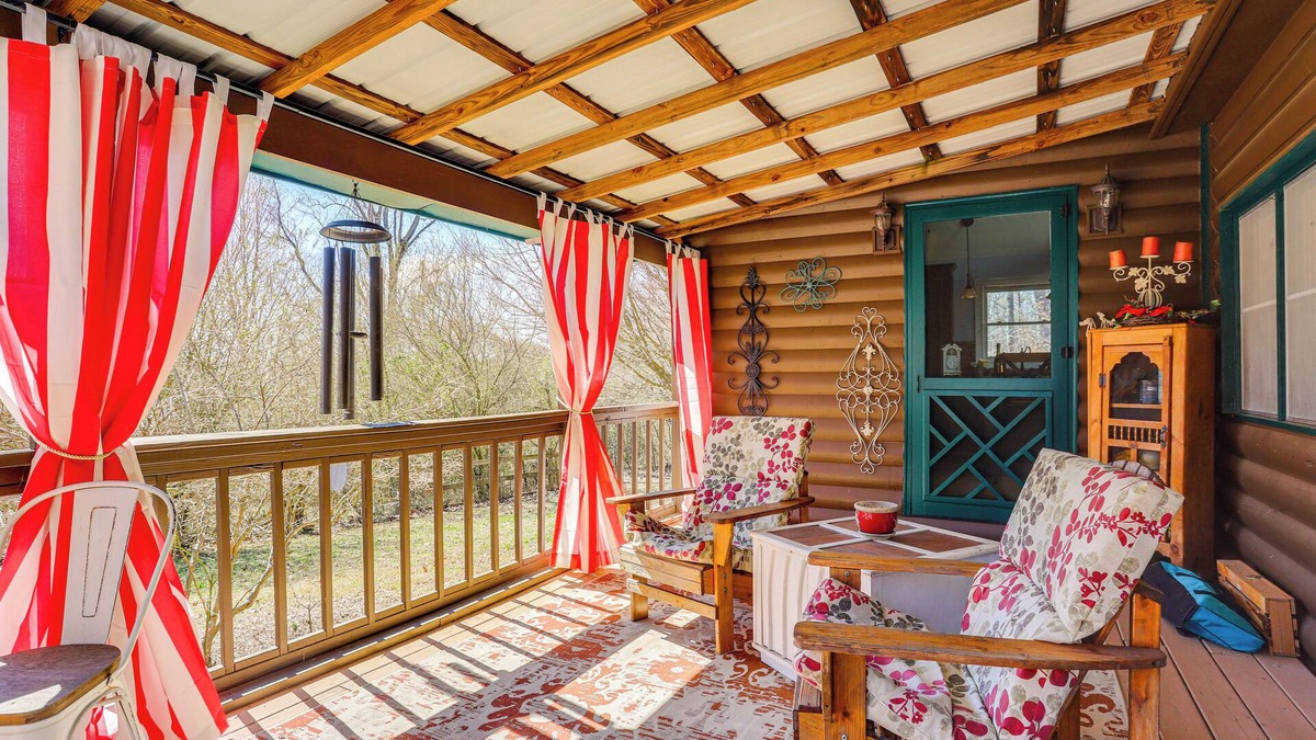 Dahlonega Cabin | Large Deck: Luxe 6-Acre Retreat in Dahlonega!