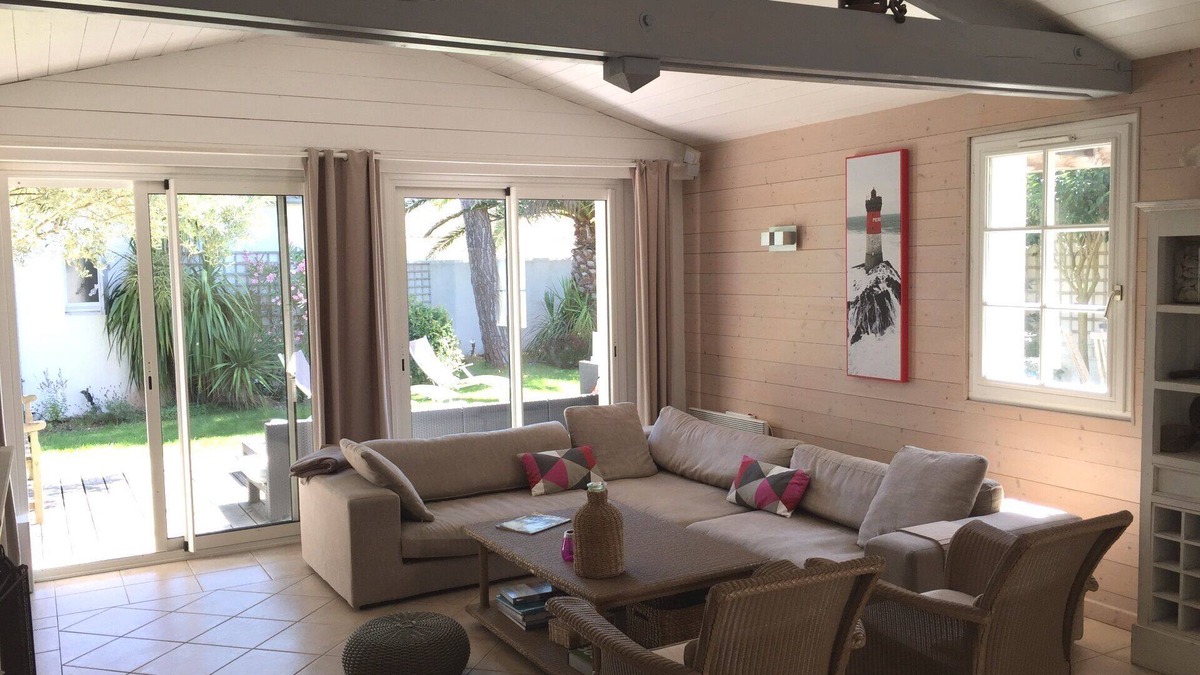Le Bois-Plage-en-Re House | Large decorative house for 12. Garden, independent annex. 5 min from the beach