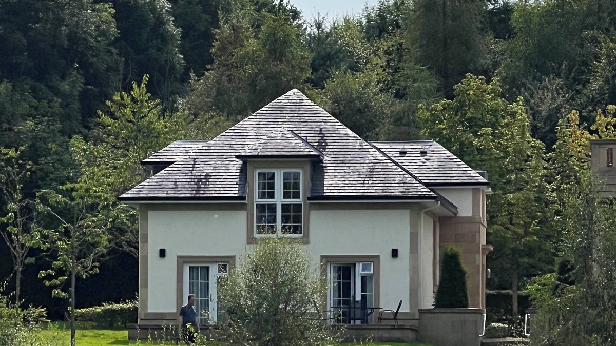 Alexandria House | Large detached Cottage on Loch Lomond with spa
