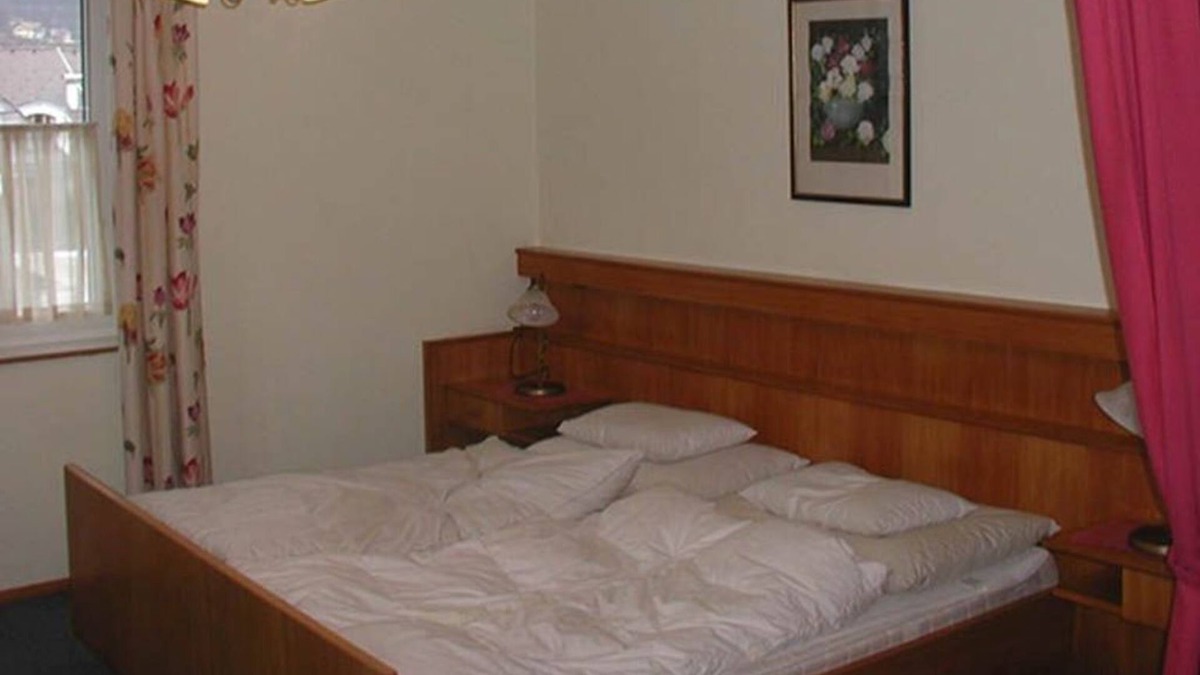 Mondsee House | large double room without balcony Nr. 10 - Hotel Garni Stabauer