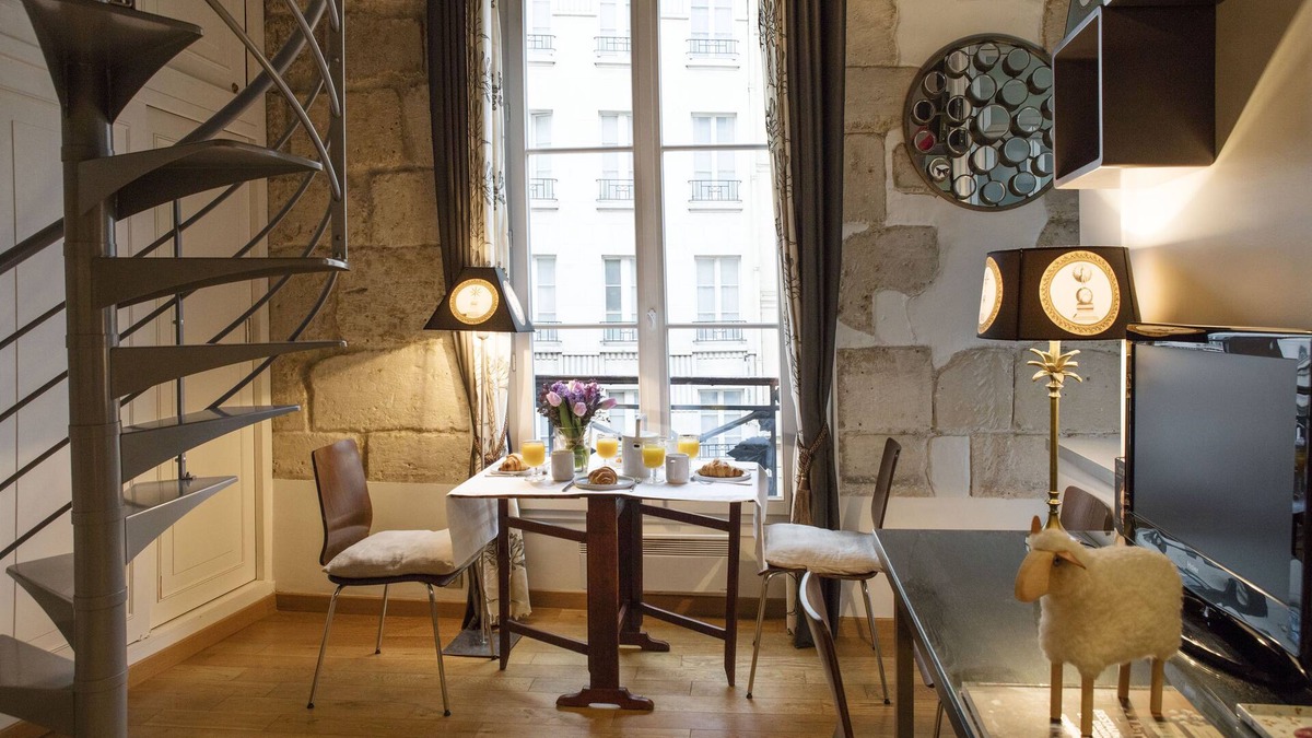 Saint-Merri Apartment | Large duplex studio at the corner of the town hall square