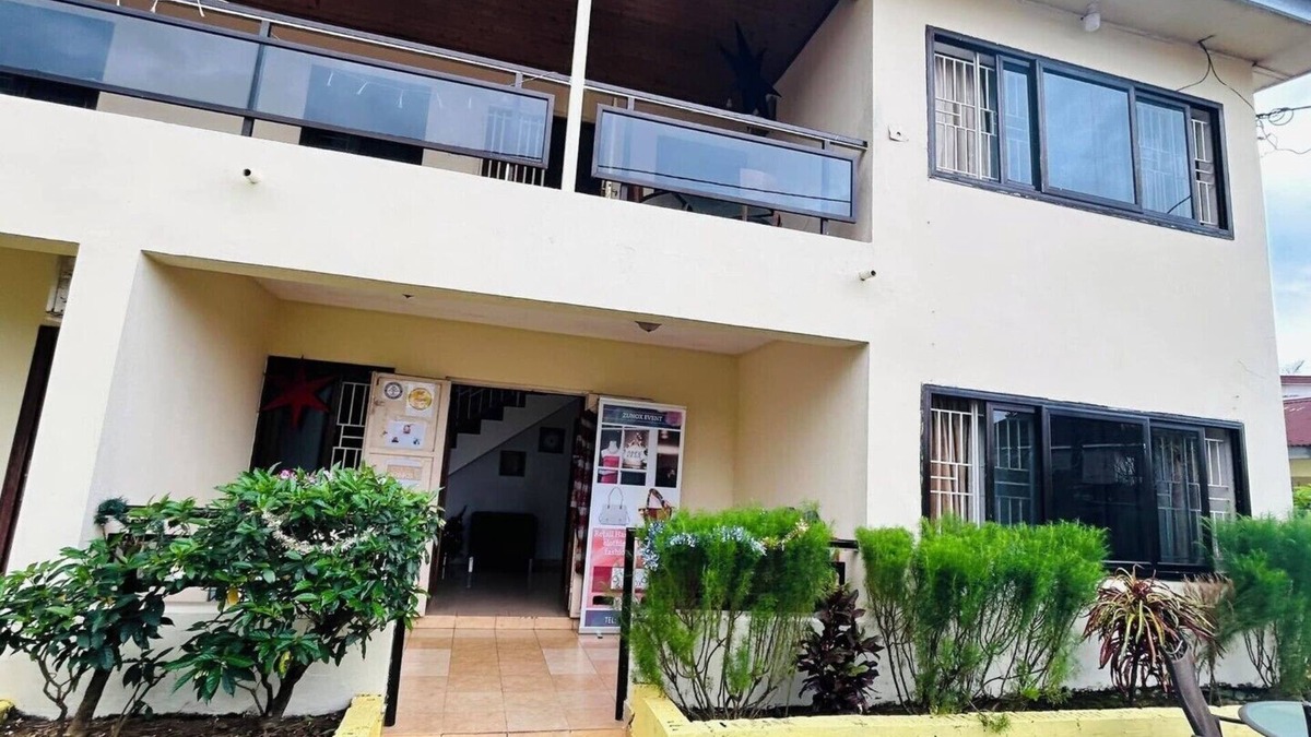 Freetown Bed & Breakfast | Large ensuite Single , Excellence water system, Solar, generator, FREE WIFI, B&B