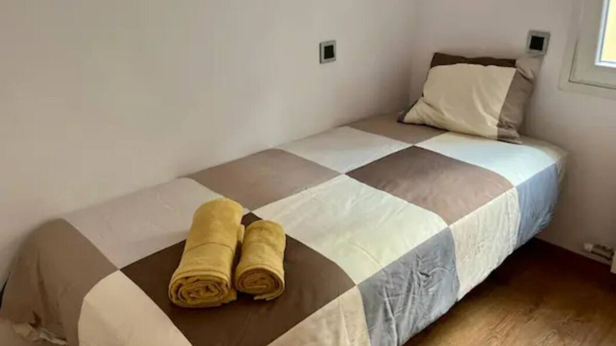 El Port Apartment | Large Apartment Near Fira and City Center