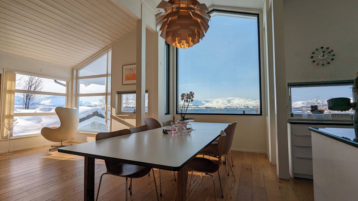 Tromso Villa | large exclusive Villa with panoramic view and jacuzzi.