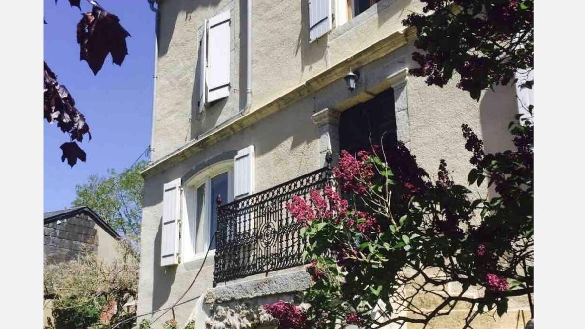 La Salvetat-sur-Agout House | Large family home in the heart of the village with its own garden