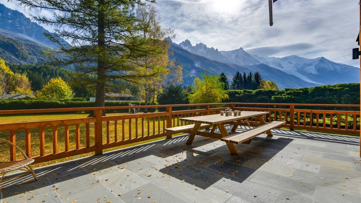 Les Tines Ski Chalet | Large family chalet in Chamonix
