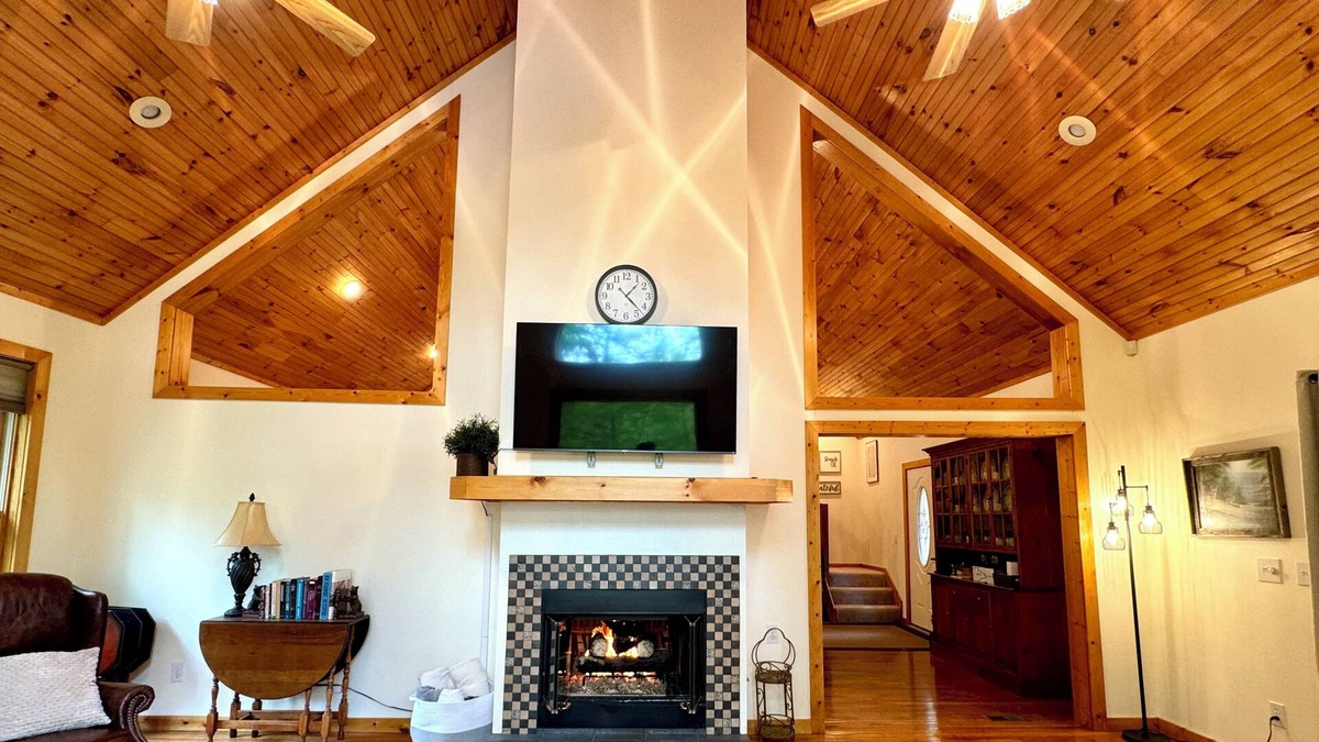 Helen Cabin | Large Family Cabin Escape in North GA Mountains on Private Pond