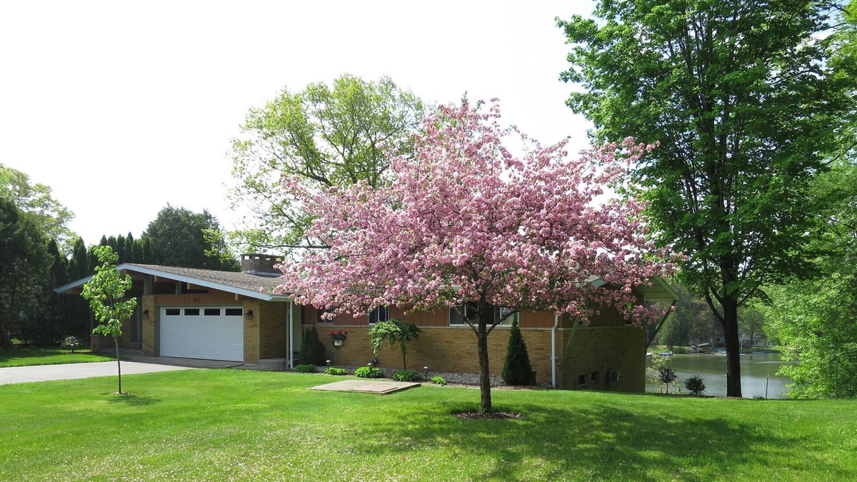 Ludington House | Large Family/Dog- Friendly Home On Hamlin Lake- South Bayou In Ludington