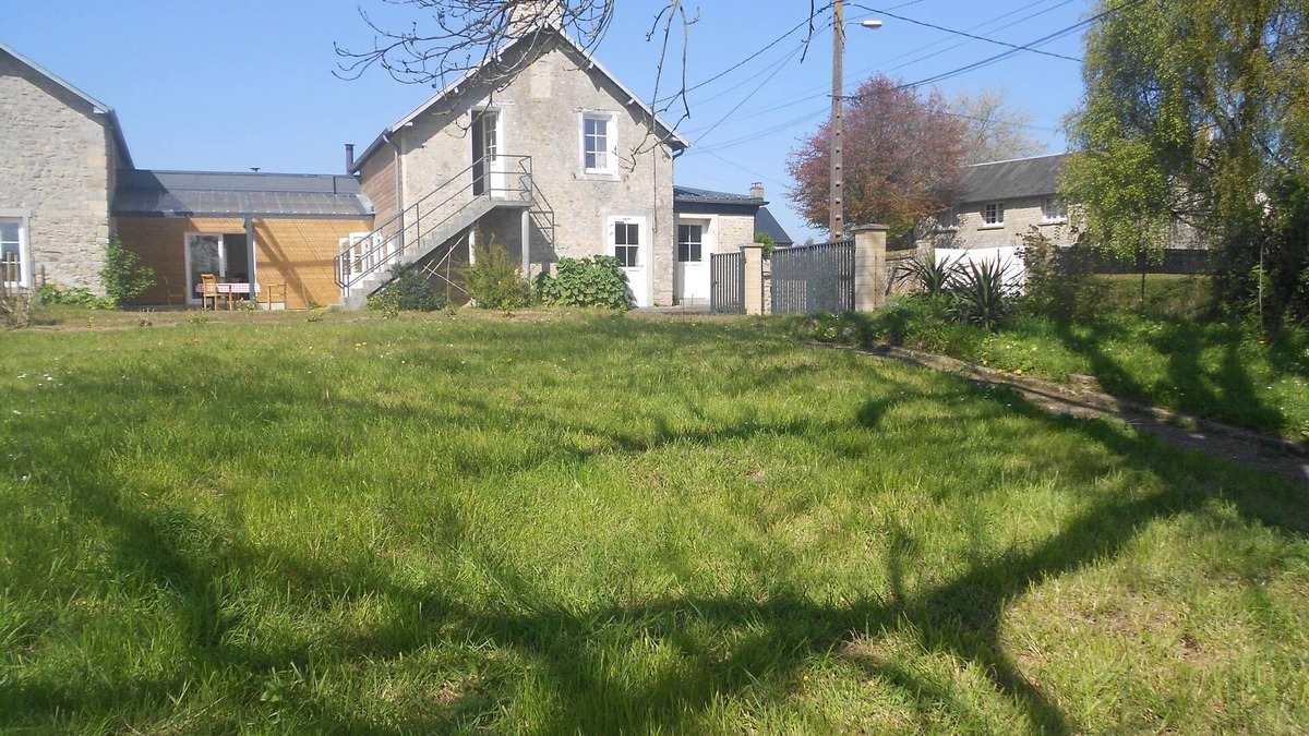 Colleville-sur-Mer House | Large family home with garden in the countryside next to Omaha Beach