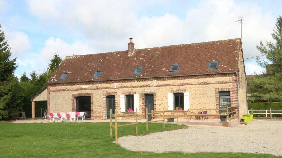 Moussonvilliers Cottage | Large family house with games and pets allowed