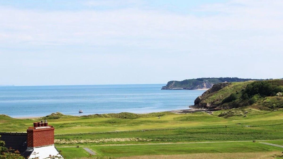 Penally House | Large Family Holiday House with Sea Views & Off Street Parking.