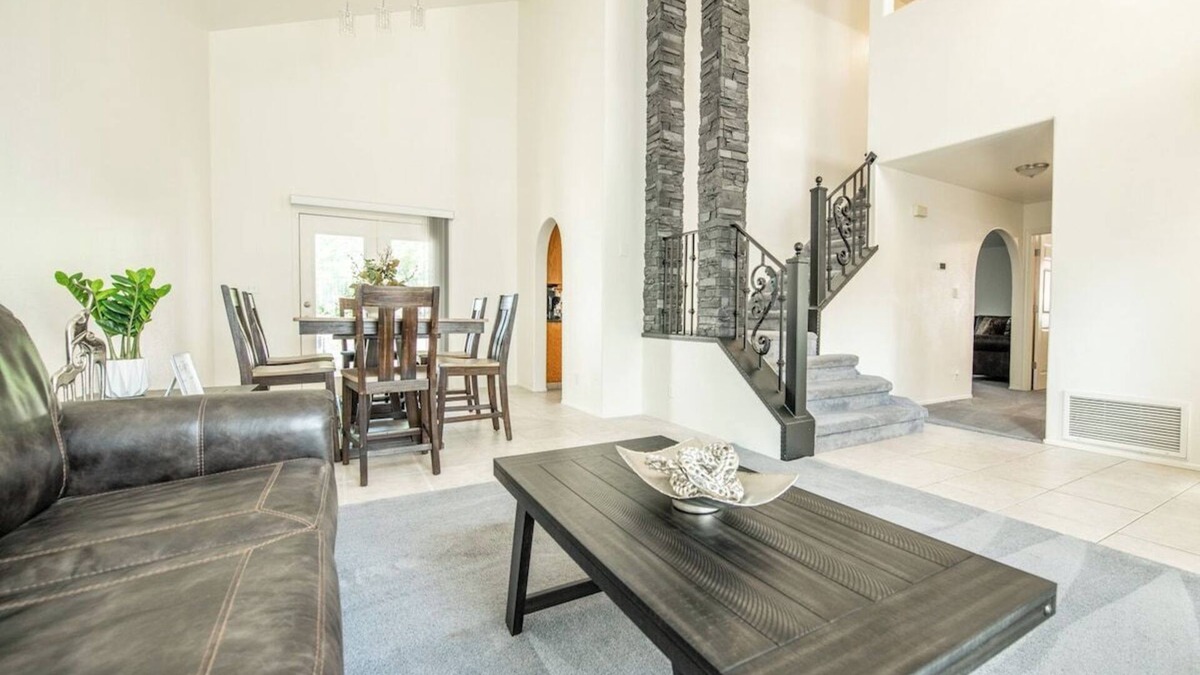 Page House | Large Family Home with Game Room