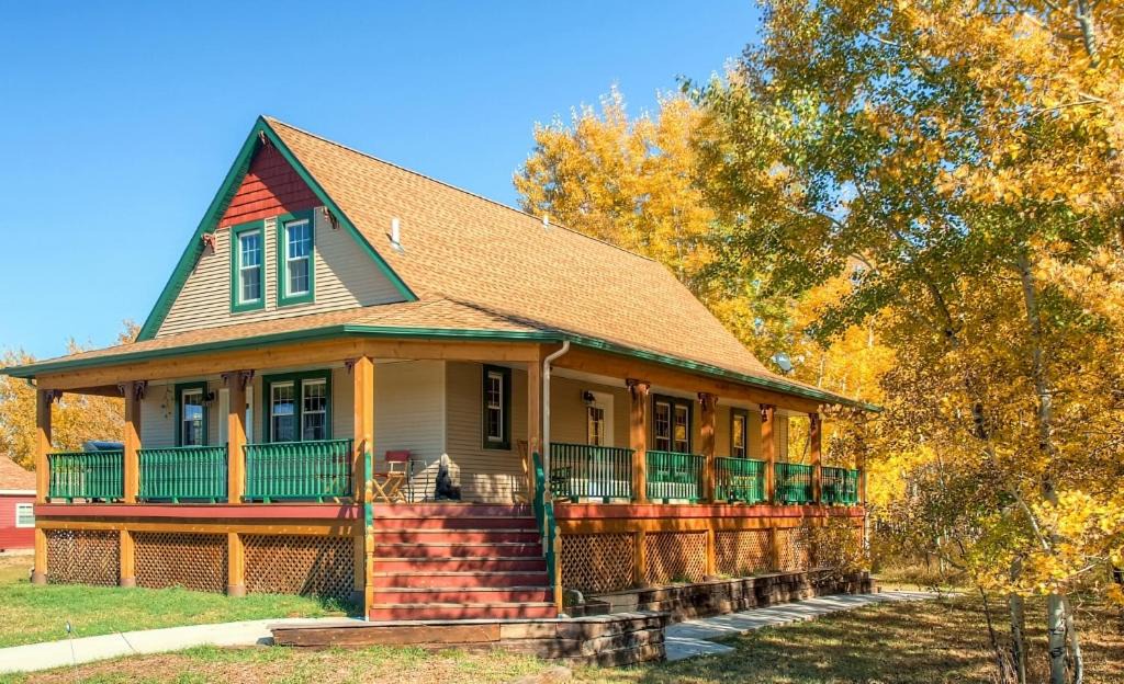 Red Lodge House | Large Family Home with View, 1 Mi to Red Lodge Ski!
