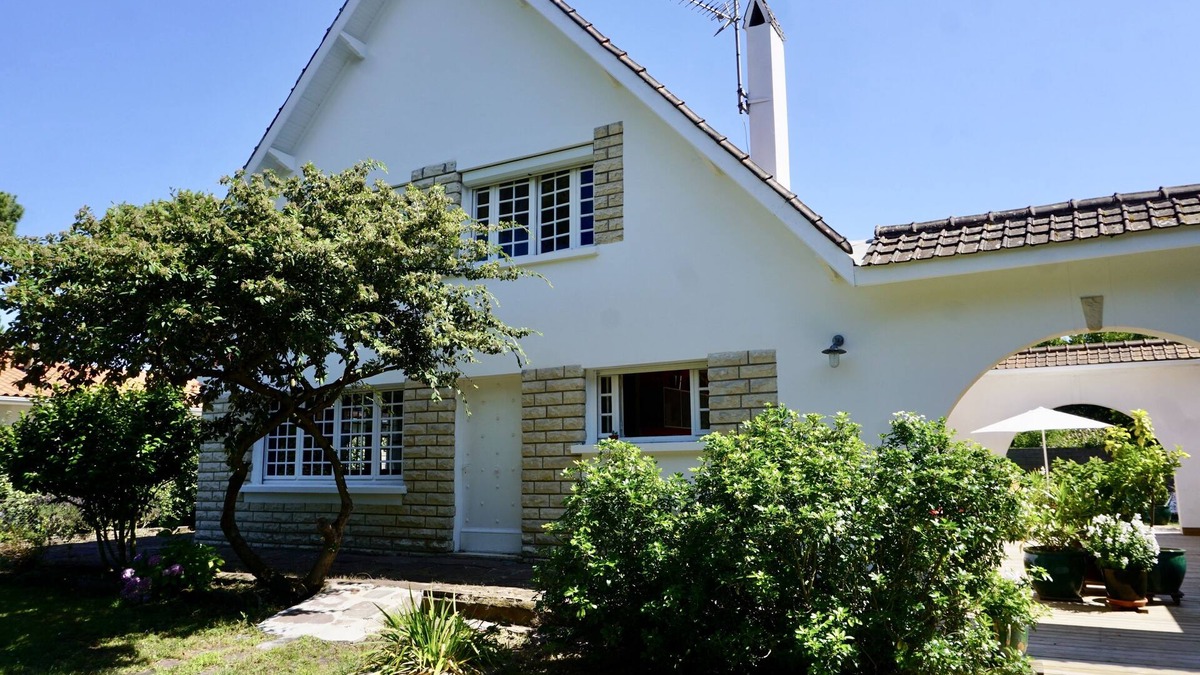 Biscarrosse Plage Villa | Large family house with pool and large garden, quiet area near the beach