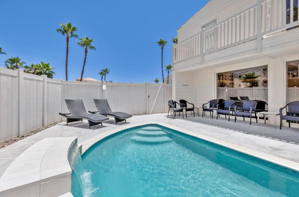 South Padre Island Apartment | Large Family Luxury Condo in Beachfront Resort, Heated Pool, Private Terrace & Pool