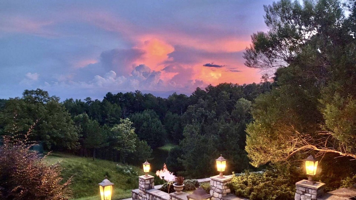 Hollins House | Large family retreat/Game day Home/ 9000sq Ft.