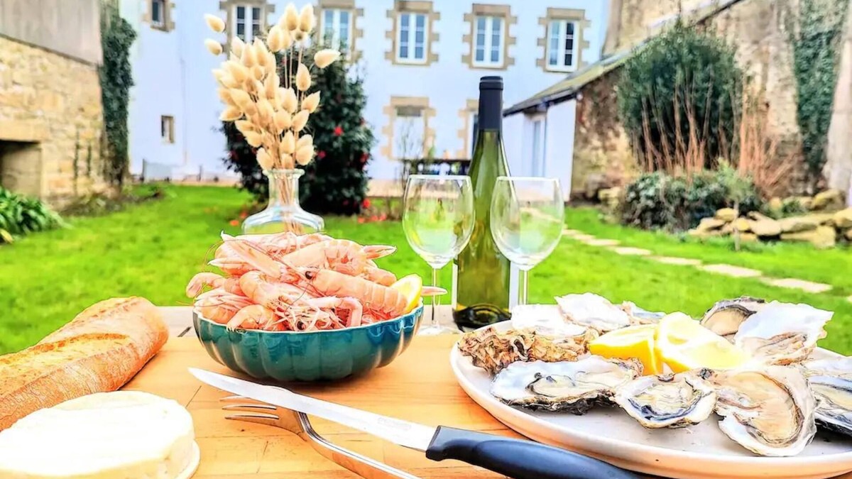 Pont-l'Abbe House | Large family townhouse in the heart of Pont l'Abbénn