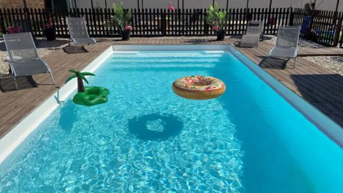 Ruoms Villa | Large family villa, air-conditioned, heated pool & petanque court.