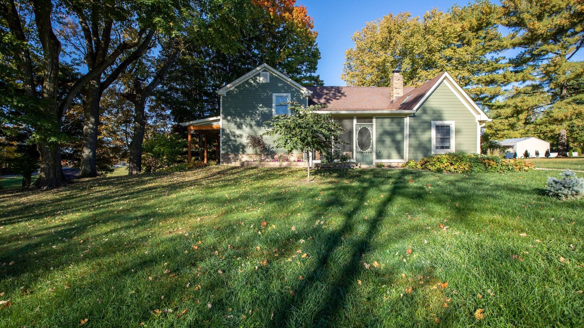 Zionsville Other | Large Farmhouse w/Hot Tub - Close to it All