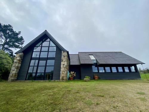 Taule House | Large farmhouse with garden and sea view for 8 people