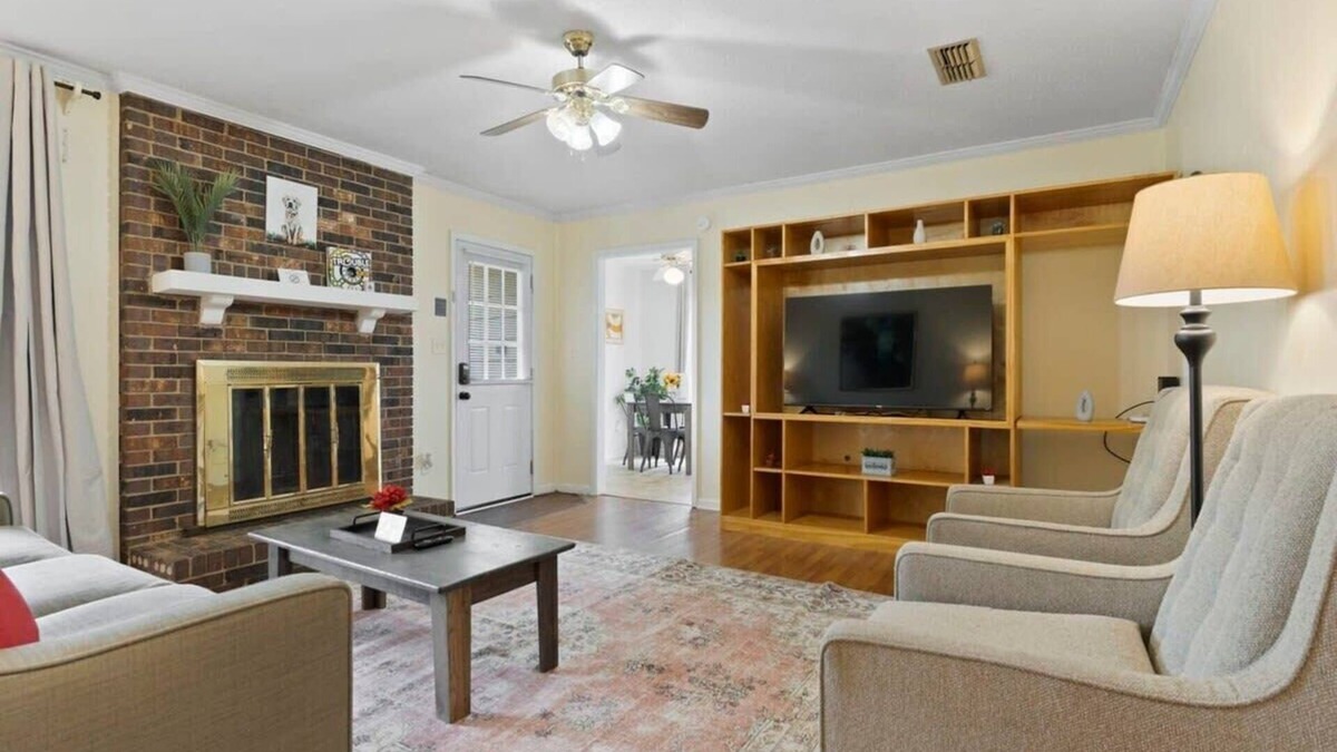 Montgomery House | Large Fenced Yard near Midtown- Shamrock Stay