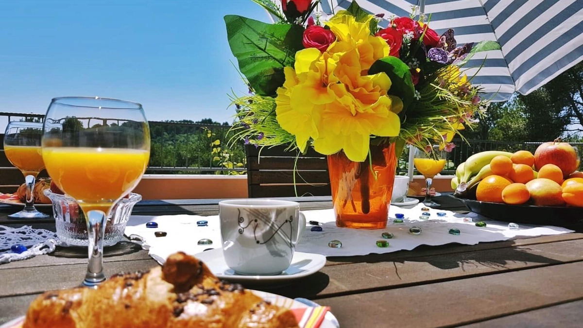 Okrug Gornji Apartment | Large forest apartment, just 450m from the beach, 4km from Trogir Old Town