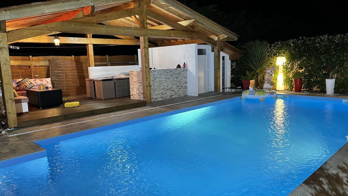 Saint-Martin-de-Seignanx Villa | Large, comfortable villa with heated pool