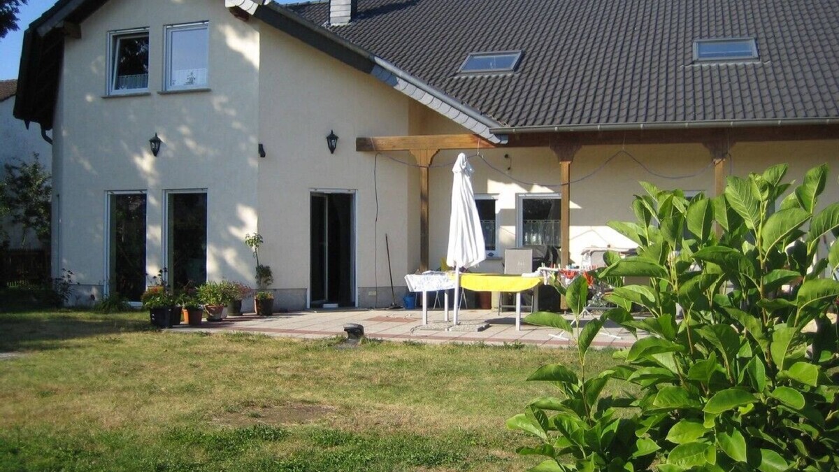 Udersdorf Apartment | Large, friendly apartment with garden