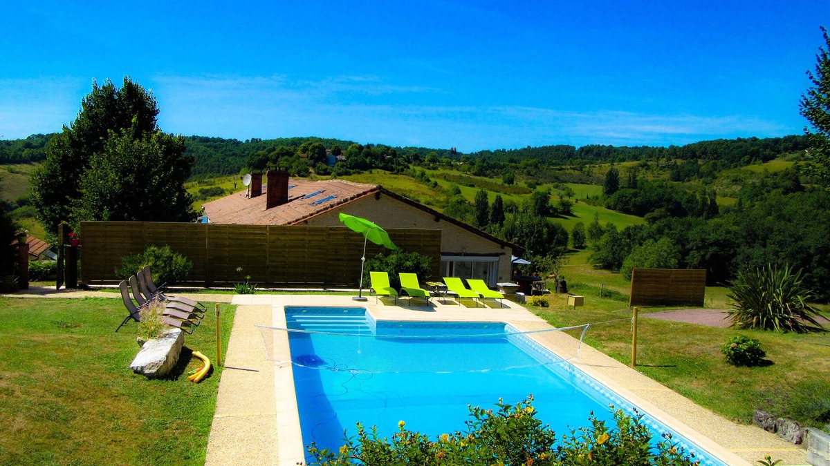 Leguillac-de-l'Auche Villa | Large gîte, sleeps 12. Air conditioning + private pool. Optional SPA