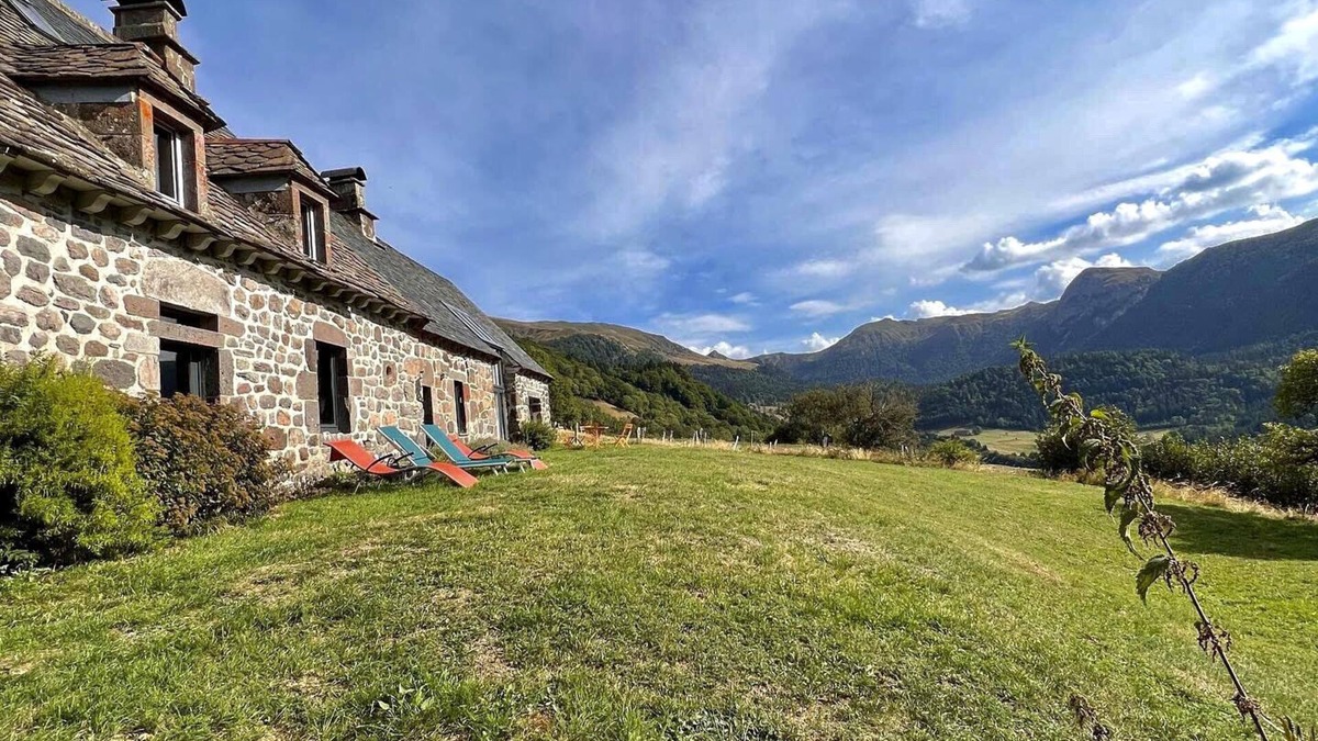 Le Falgoux House | Large gîte for up to 15 people - In the heart of nature - Quality services