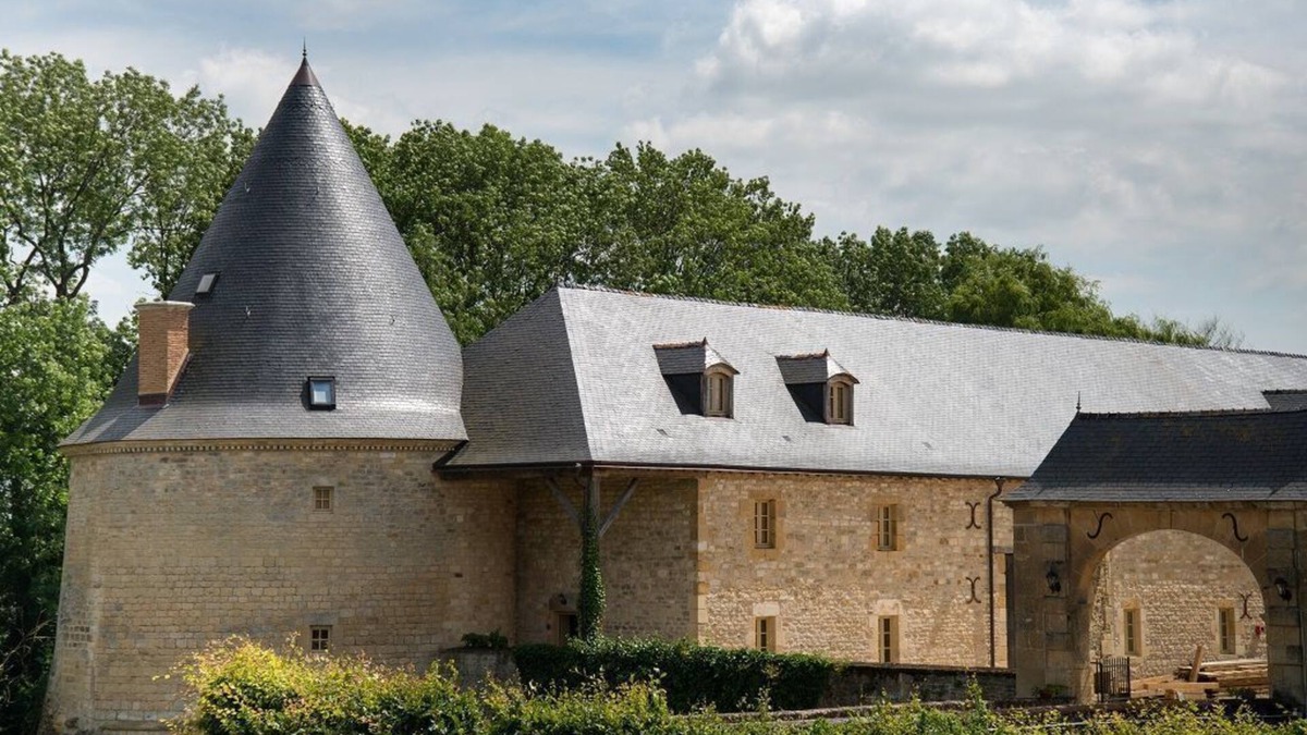 Charbogne Other | Large gîte with indoor swimming pool