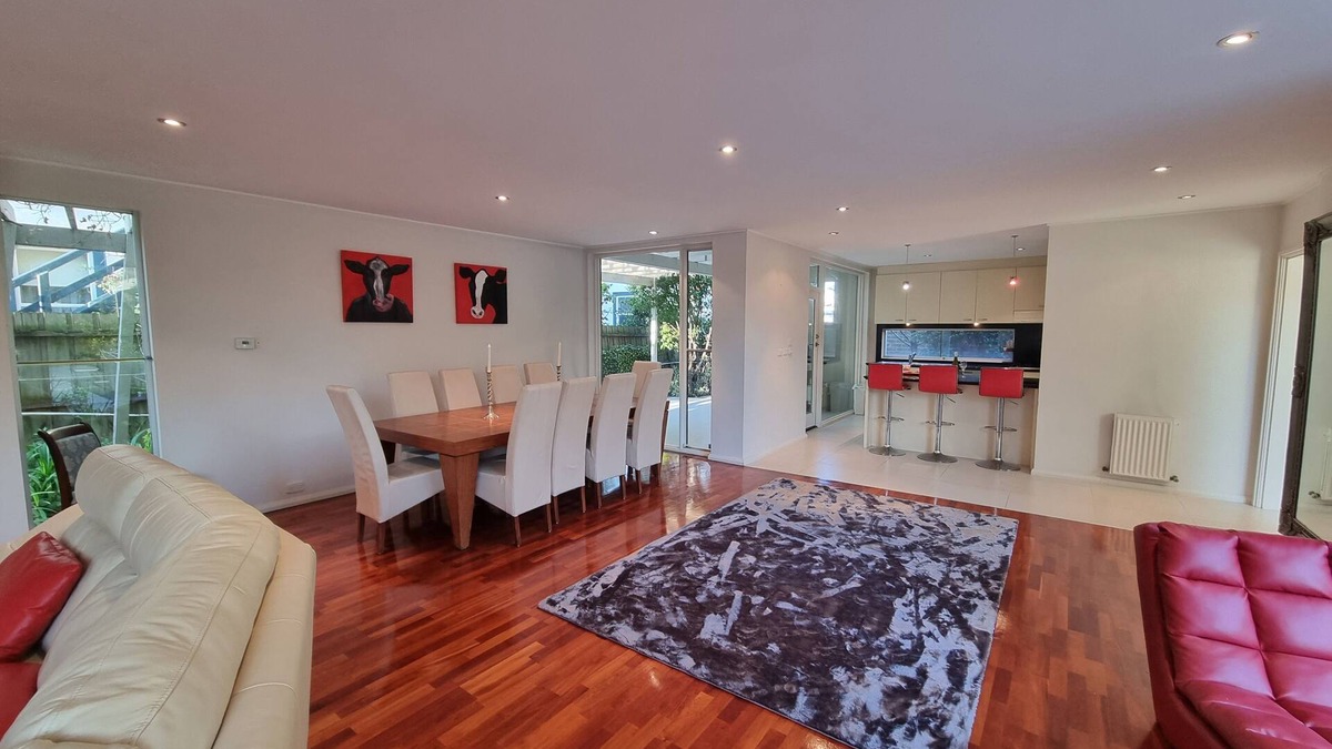 Brighton House | Large Golden Mile house sleeps 12. Within 50 meters of the beach and restaurant.