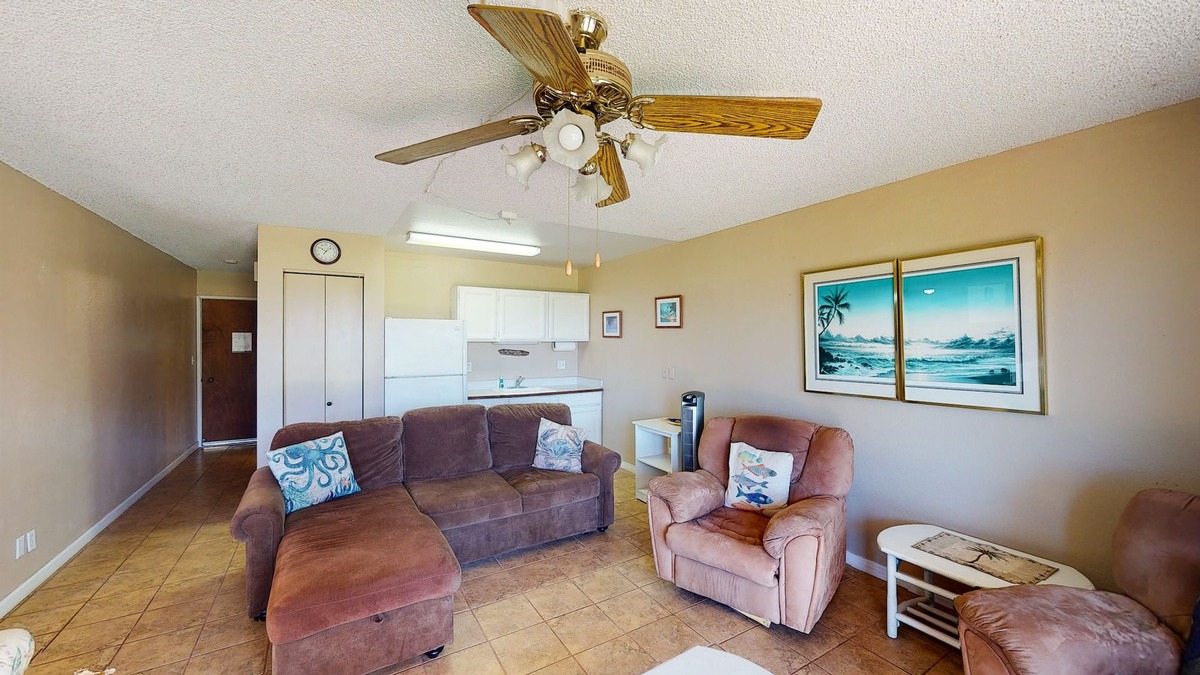 Kaunakakai Condo | Large, ground-floor condo with outdoor pool, grills, full kitchen & WiFi