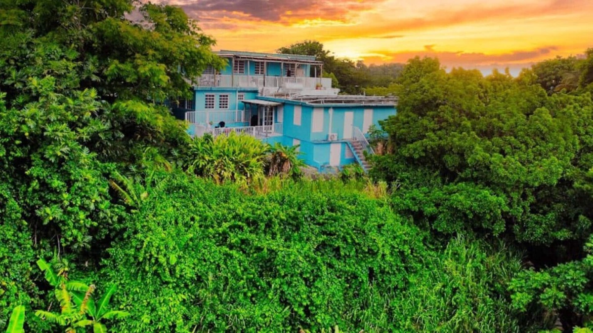 Guzman Abajo Villa | Large groups, Near El Yunque, 30% off Car Rental