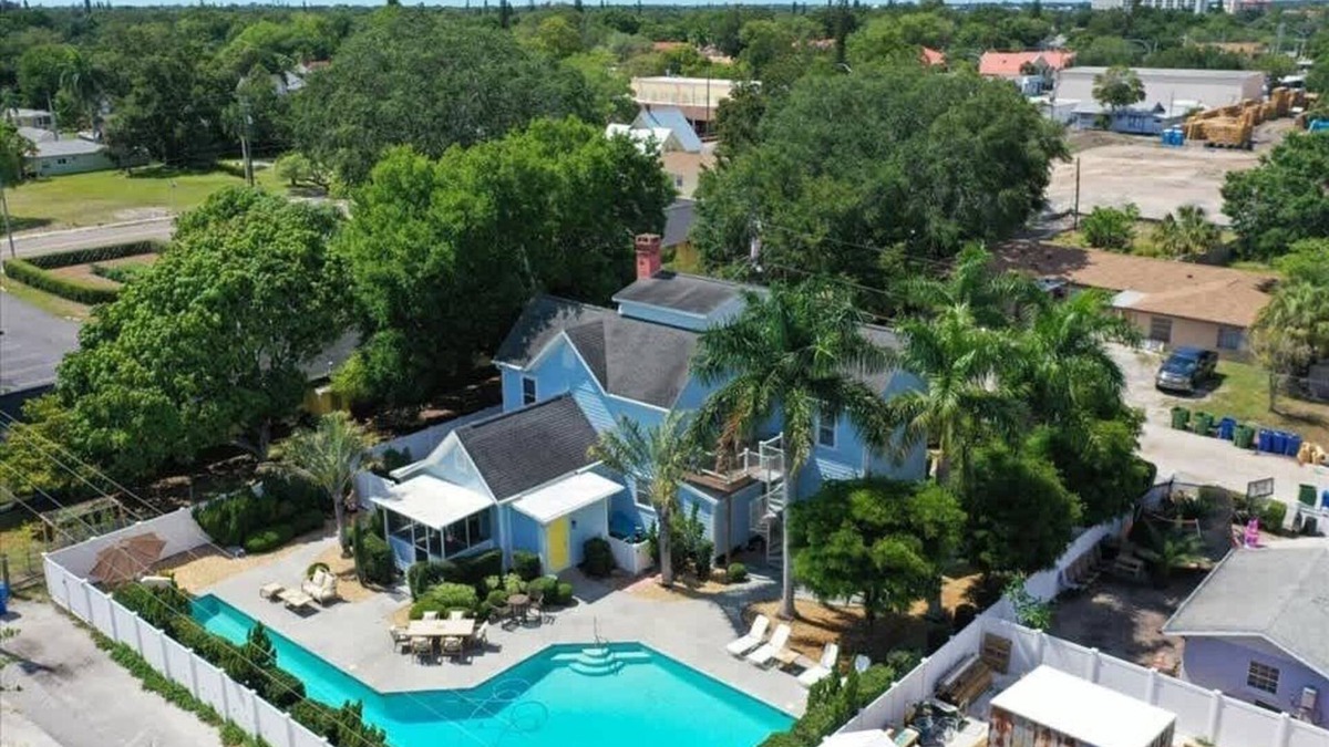 Bradenton House | Large Heated Pool Family - 3500 sqft - Sleeps 17