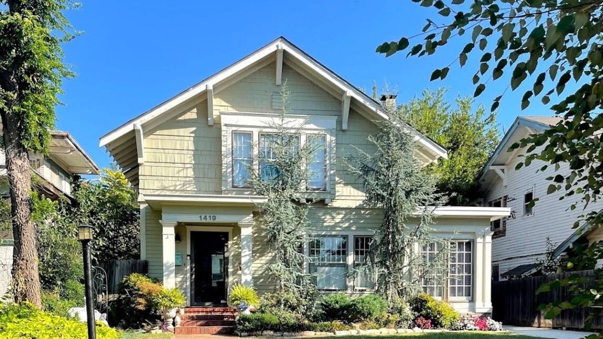 Central Oklahoma City Bed & Breakfast | Large historic home in the heart of OKC!