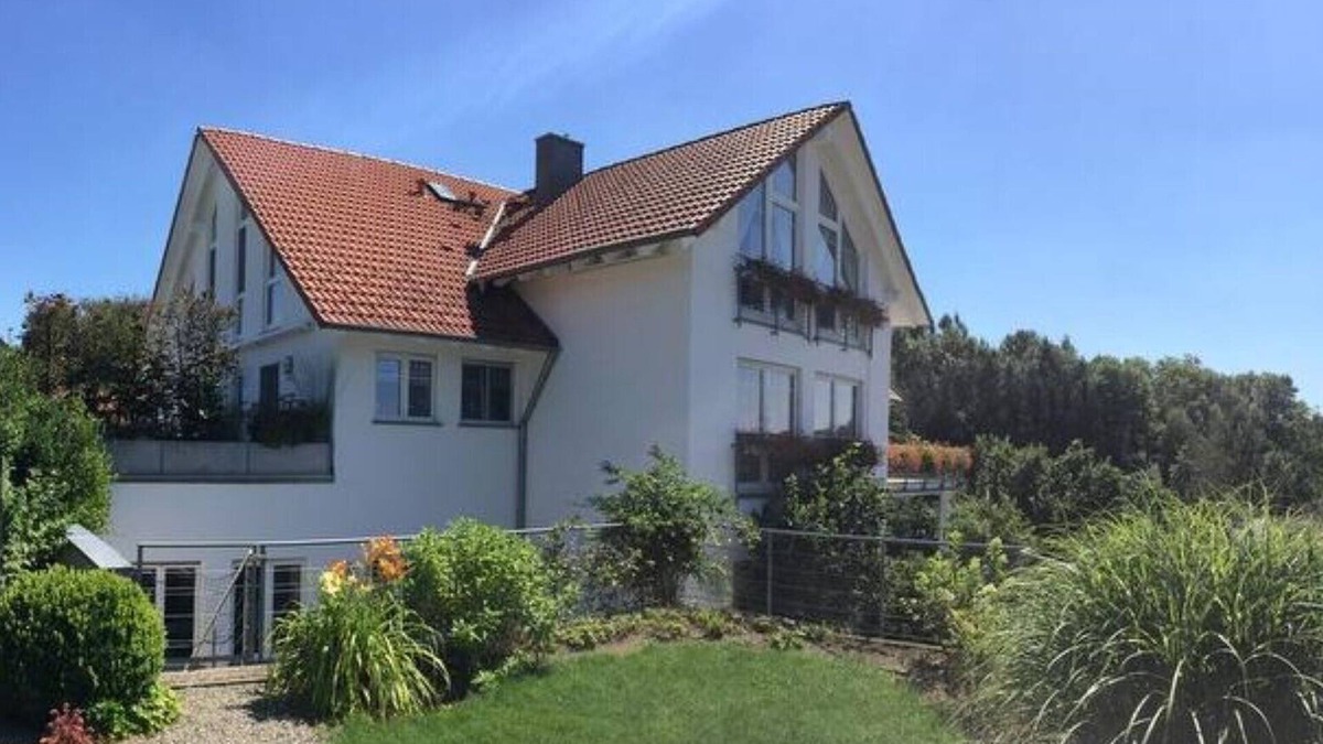 Schienen Apartment | Large Holiday Apartment "Vestner" on Lake Constance with Wi-Fi, Balcony, Terrace & Garden