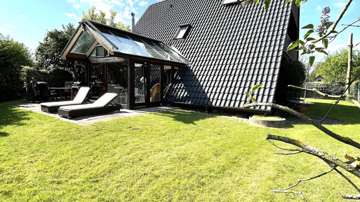 Rustersiel House | Large holiday home on the dike with a winter garden, garden and terrace