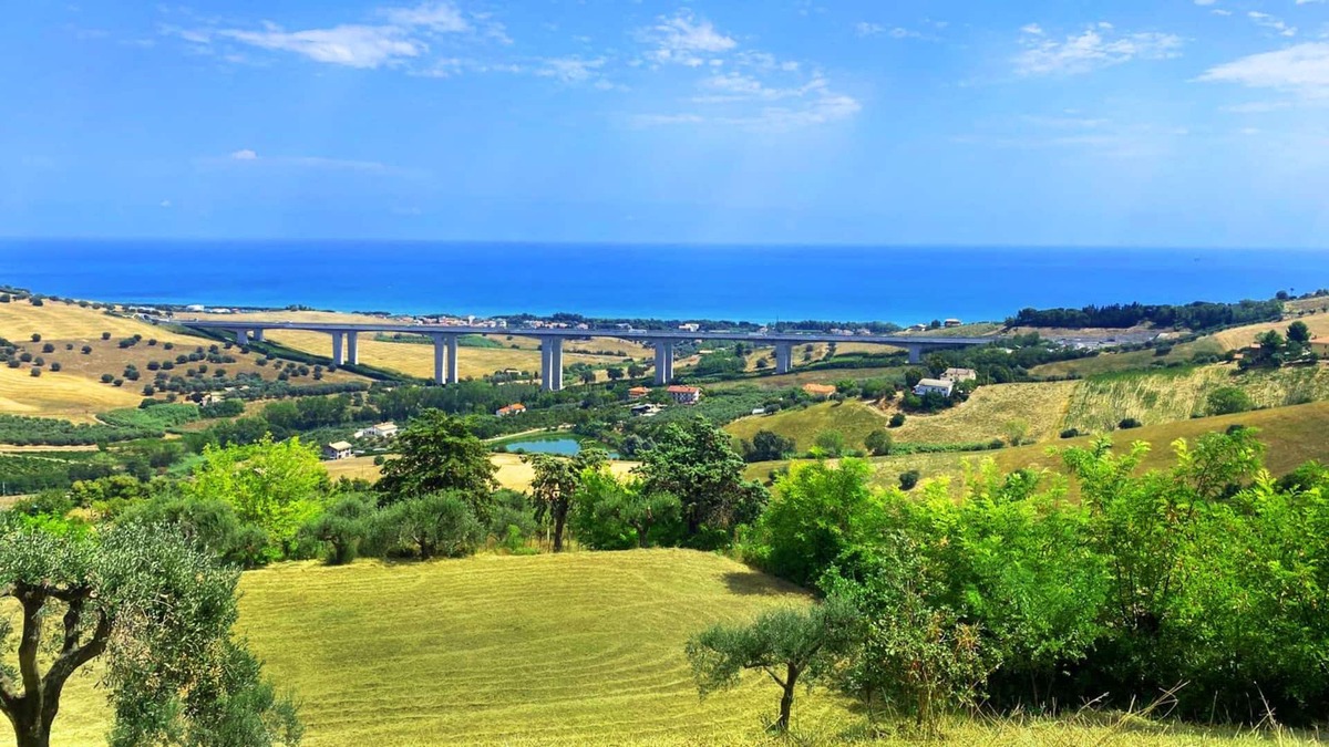 Pineto House | Large holiday home 5 minutes from the beach with views to die for!!