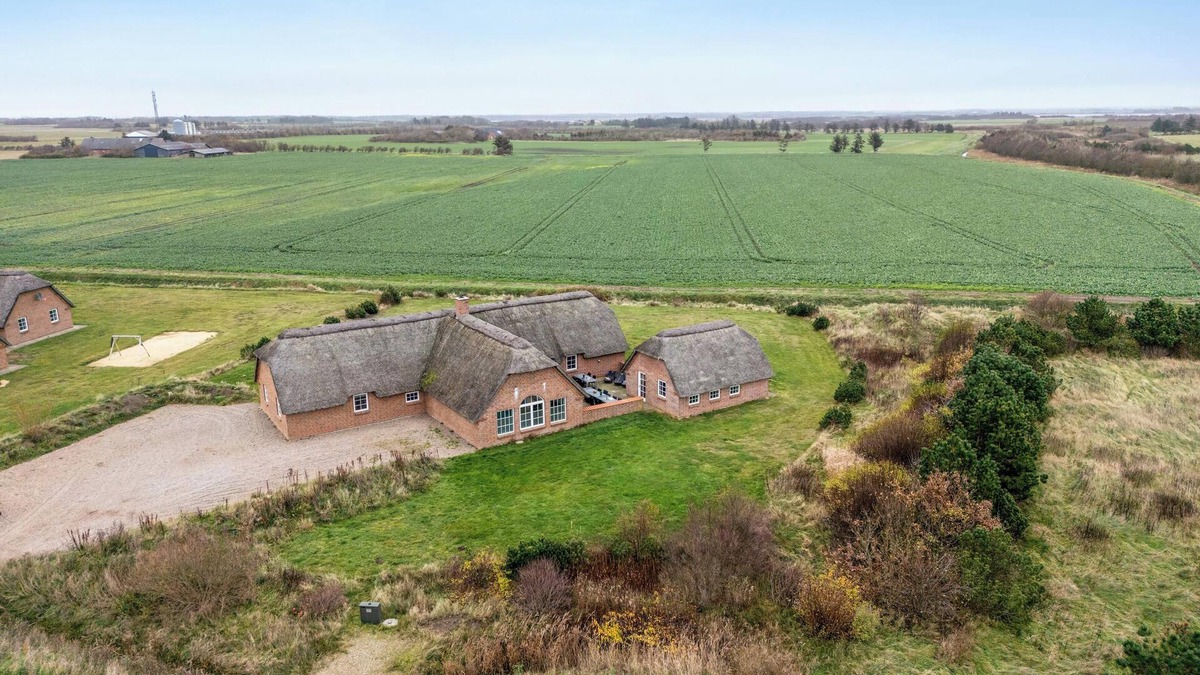 Vedersø Klit House | Large holiday home for 20 people with large pool, Hot tub for 7 people and.