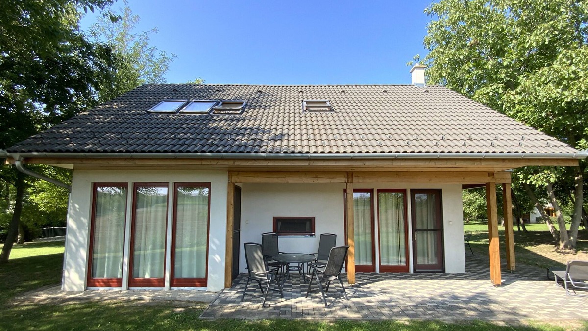 Szolad Villa | Large holiday villa on a spacious plot. The villa is located on the east side of the site with unobs