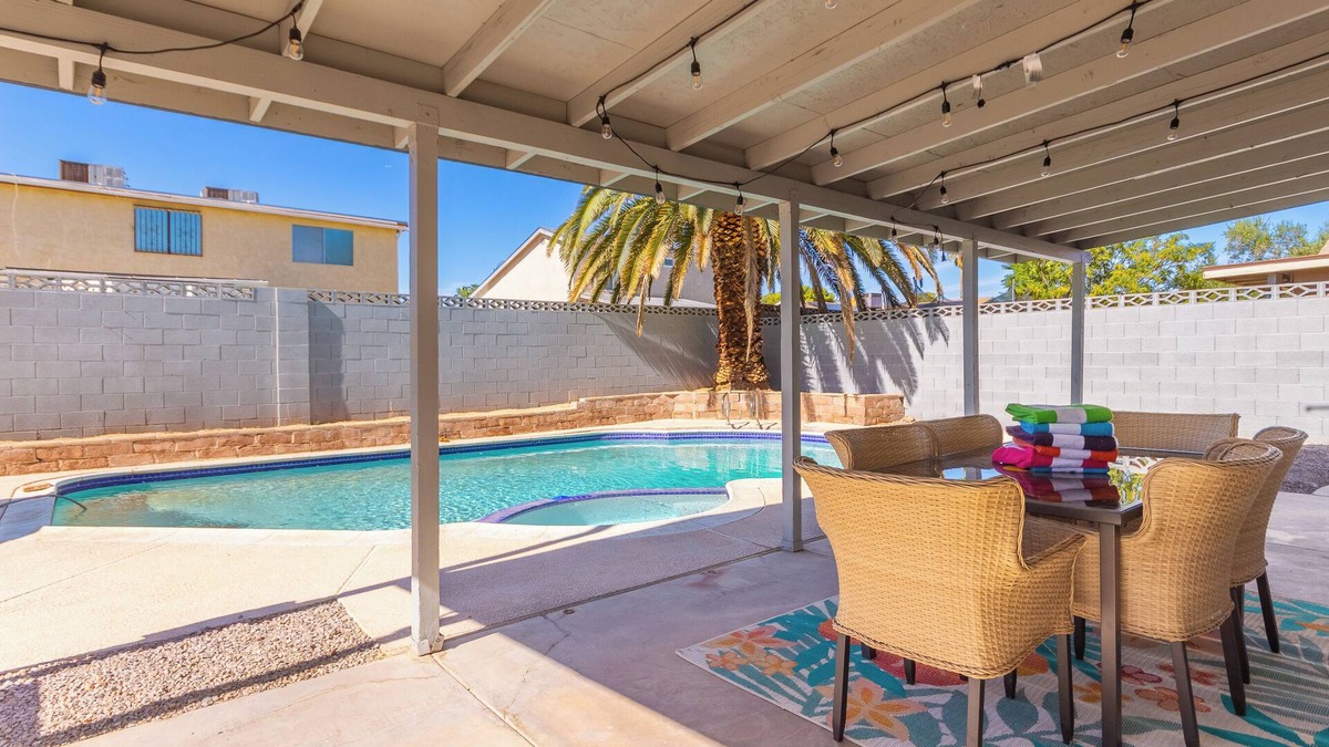 Spring Valley House | Large home 5 miles to the strip, pool, jacuzzi, outdoor tv, 2 master bedrooms