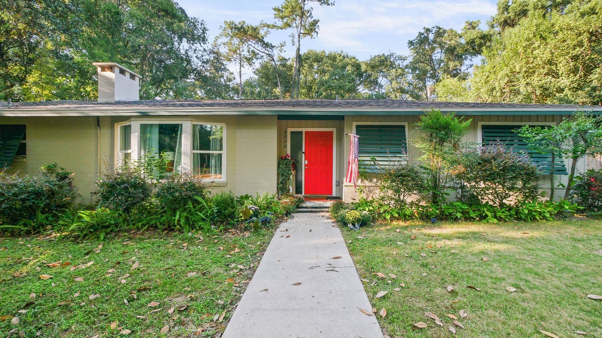 Gainesville House | Large Home - Across from Stadium - Walk to UF - Firepit/Free Parking/Patio